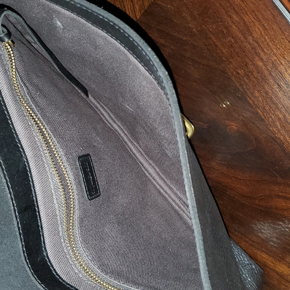 Madewell Clutch in GUC with magnetic security - Picture 4 of 8